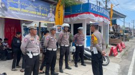 Personel Satlantas Polres Pesibar siap siaga antisipasi kemacetan di beberapa titik rawan pada arus balik Idul Fitri 2024. Foto: Joni Irawan, Kabarindonesia.co