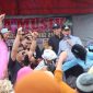 Pj. Bupati Lampung Barat, Nukman mengikuti perayaan Idul Fitri di Kelurahan Pasar Liwa, Kecamatan Balik Bukit, Kabupaten Lampung Barat, Provinsi Lampung dengan terlibat langsung dalam acara Sekura Cakak Buah pada Minggu (14/4/2024). Foto: Haeruel Abadi, Kabarindonesia.co