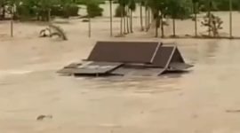 Salah satu rumah warga di Kabupaten Lebong, Provinsi Bengkulu yang terendam banjir bandang yang terjadi pada Selasa (16/4/2024). Tangkapan Layar: N. Sastro, Kabarindonesia.co