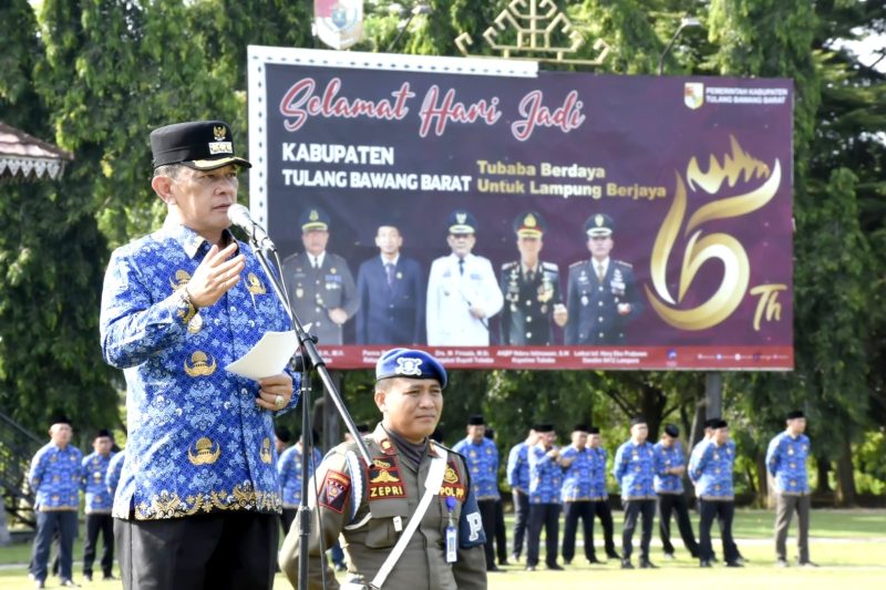 Pj. Bupati Tubaba, M. Firsada dan ASN Tubaba melakukan halal bihalal Idul Fitri 1445 H pada Rabu (17/4/2024). Foto: Andi Rahman, Kabarindonesia.co