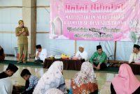 Bupati Lampung Timur, Dawam Rahardjo menghadiri halal bihalal Idul Fitri 1445 H di Desa Sribhawono, Kecamatan Bandar Sribhawono, Lampung Timur pada Jum'at (19/4/2024). Foto: Ali Mukmin, Kabarindonesia.co