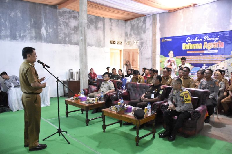 Pj. Bupati Tulang Bawang Barat, Lampung memberikan sambutan dalam kegiatan GSRA pada Senin (22/4/2024) di kabupaten setempat. Foto: Andi Rahman, Kabarindonesia.co