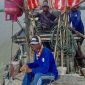 Beberapa nelayan Lampung Timur sedang duduk di perahu mereka. Foto: Ali Mukmin, Kabarindonesia.co