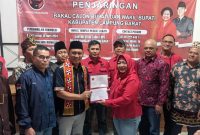 Politisi muda Partai Nasdem, Bambang Kusmanto secara resmi mendaftarkan diri sebagai Bakal Calon Wakil Bupati (Bacawabup) di DPC PDI Perjuangan. Foto: Haeruel Abadi, Kabarindonesia