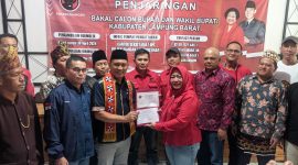 Politisi muda Partai Nasdem, Bambang Kusmanto secara resmi mendaftarkan diri sebagai Bakal Calon Wakil Bupati (Bacawabup) di DPC PDI Perjuangan. Foto: Haeruel Abadi, Kabarindonesia