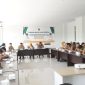 Staf Ahli Kabupaten Pesisir Barat, Yurni Dewi pimpin FGD I KLHS Penyusunan RPJMD pada Selasa (30/4/3024). Foto: Joni Irawan, Kabarindonesia.co