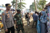 Kapolres Pesisir Barat bersama Dandim 0422/LB Gelar Jumat Curhat Bersama Pedagang UMKM di Krui Pro WSL QS 5000