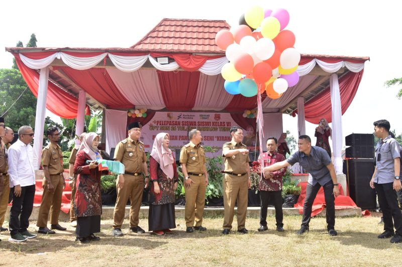 Pj. Bupati Tulang Bawang Barat Drs. M. Firsada, M.,Si Meresmikan Panggung Seni 