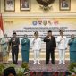 Pj. Bupati Tulang Bawang Barat, M. Firsada berfoto bersama  Gubernur Lampung, Arinal Djunaidi pada Rabu (22/5/2024). Foto: Andi Rahman, Kabarindonesia.co