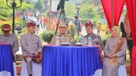 Pj. Bupati Lampung Barat, Nukman secara resmi luncurkan maskot dan jingle Pilkada Lampung Barat 2024. Foto: Haeruel Abadi, Kabarindonesia.co