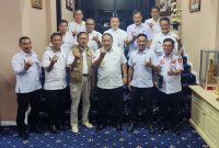 Gubernur Lampung, Arinal Djunaidi dan Bupati Pesisir Barat, Agus Istiqlal melakukan foto bersama setelah melakukan audiensi terkait pelaksanaan WSL Krui Pro 2024 para Rabu (15/5/2024). Foto: Joni Irawan, Kabarindonesia.co