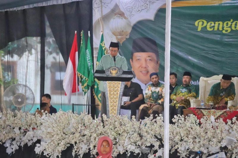 Pj. Bupati Lampung Barat saat menghadiri pengajian akbar bersama Gubernur Lampung Ir. Arinal Djunaidi di Pondok Pesanteren Roudlotus Solihin Pekon Gunung Terang Kecamatan Air Hitam, Rabu 29 Mei 2024.