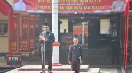 Pj. Bupati Lampung Barat, Nukman pimpin upacara Harkitnas ke-116 di Liwa pada Senin (20/5/2024). Foto: Haeruel Abadi, Kabarindonesia.co