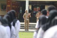 Asisten III Bidang Administrasi Umum Pemerintah Daerah Kabupaten Lampung Barat, Ismet Inoni memimpin silaturahmi ratusan ASN Lampung Barat pada Selasa (7/5/2024). Foto: Haeruel Abadi, Kabarindonesia.co