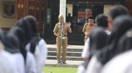 Asisten III Bidang Administrasi Umum Pemerintah Daerah Kabupaten Lampung Barat, Ismet Inoni memimpin silaturahmi ratusan ASN Lampung Barat pada Selasa (7/5/2024). Foto: Haeruel Abadi, Kabarindonesia.co