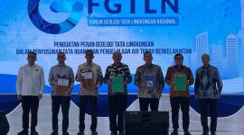 Lampung Timur Peroleh Anugerah Pemetaan Tata Ruang dan Pengelolaan Air dari Kepala Badan Geologi ESDM pada Selasa (7/5/2024). Foto: Ali Mukmin, Kabarindonesia.co