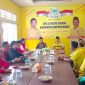 Ketua DPC PDI Perjuangan Lampung Barat yang juga Bakal Calon Bupati Kabupaten Lampung Barat, Parosil Mabsus melakukan silturahmi ke DPD 2 Partai Golkar dan disambut oleh Ketua Partai Golkar setempat, Ismun Zani pada Rabu (8/5/2024). Foto: Haeruel Abadi, Kabarindonesia.co
