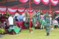PJ. Bupati Lampung Barat, Nukman membuka TMMD ke-120 tahun 2024 di Lapangan Sepak Bola Pekon Semarang Jaya, Kecamatan Air Hitam pada Rabu (08/05/2024). Foto: Haeruel Abadi, Kabarindonesia.co