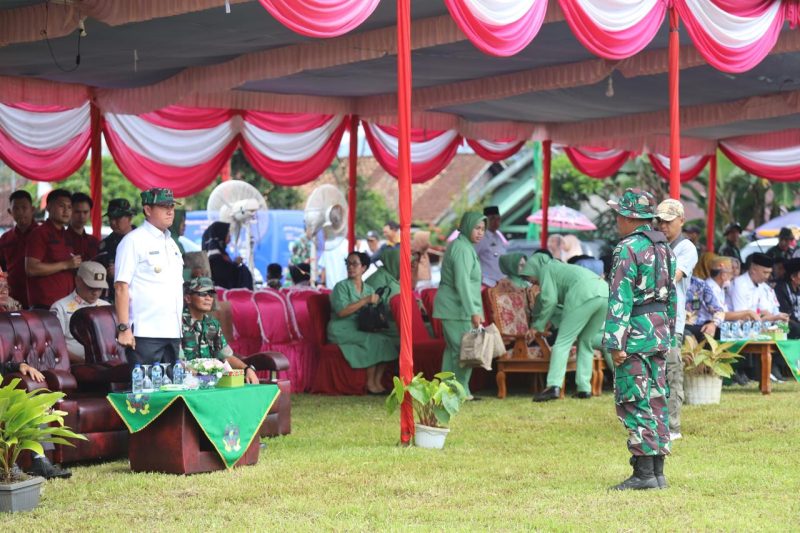 PJ. Bupati Lampung Barat, Nukman membuka TMMD ke-120 tahun 2024 di Lapangan Sepak Bola Pekon Semarang Jaya, Kecamatan Air Hitam pada Rabu (08/05/2024). Foto: Haeruel Abadi, Kabarindonesia.co