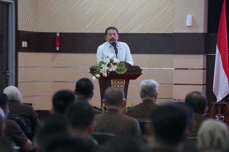 Jaksa Agung RI, ST Burhanuddin memberikan arahan dalam kunjungan kerja ke Kejati Sumatera Selatan pada Rabu (8/5/2024). Foto: Rizky Pratama Saputra, Kabarindonesia.co