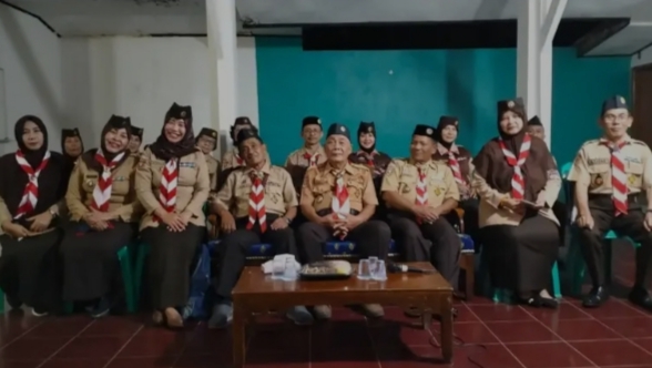 Pengurus Kwarda Pramuka Provinsi Lampung dan Kwarcab Pesibar melakukan foto bersama jelang Gelang Ajar. Foto: Joni Irawan, Kabarindonesia.co