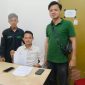 Salah satu anggota AMMUK menunjukkan tuntutan mereka terkait dengan meninggalnya seorang mahasiswa Universitas Muhammadiyah Palembang akibat kecelakaan yang menimpanya. Foto: Rizky Pratama Saputra, Kabarindonesia.co