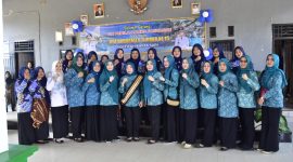 Pj. TP PKK /Ketua Dekranasda Tubaba Dra. Hanita Fahrial Firsada, M.Si bersama Tim Penilai  Lomba Administrasi PKK, Posyandu dan K3W, di Aula Kecamatan Tulang Bawang Udik, Tubaba