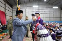 Pelepasan JCH itu ditandai penyematan kartu nama jamaah di dalam gedung oleh Pj. Bupati Nukman.