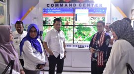 Drs. M. Firsada, M.Si Menyambut kedatangan Direktorat Perencanaan Pengendalian Penduduk BKKBN RI dan Kepala Perwakilan BKKBN Provinsi Lampung pada Pelaksanaan Verifikasi Lapangan Apresiasi Rumah DataKu Tahun 2024