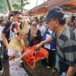 Dr. Drs. Agus Istiqlal, S.H., M.H., menghadiri pentas budaya yang berlangsung di Pantai Tanjung Setia