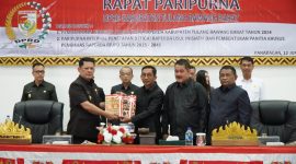M. Firsada.,M.Si, Menyampaikan Raperda Penanggungjawaban APBD Tahun Anggaran 2023 dan Raperda Tentang Rencana Pembangunan Jangka Panjang Daerah Kabupaten Tubaba Tahun 2025-2045.