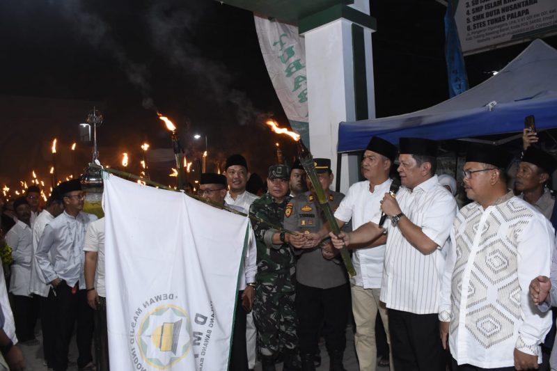 M.Firsada Melepas Peserta Pawai Takbir Keliling