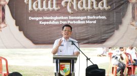 M Firsada, menghadiri Pelaksanaan Pemotongan Hewan Kurban yang berlangsung di Halaman Kantor Pemda Kabupaten setempat. Rabu (19/06/2024).