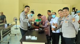 AKBP Ndaru Istimawan, S.IK hadir secara langsung menyaksikan kegiatan Sunatan Massa.