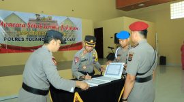 Kapolres Tulang Bawang Barat AKBP Ndaru Istimawan, S.IK, memimpin langsung proses upacara serah terima jabatan Kasat Narkoba Polres Tulang Bawang Barat