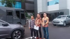 Kuasa Hukum Bidan AT dari Kantor Hukum ALPA & Partners yakni ALPANTO WIJAYA, S.H., Μ.Η didampingi SUNARYO, S.H., M.H dan M. SADAM SYAHPUTRA, S.H setelah bertemu dengan penyidik di Unit III Subdit IV Tipidter Dirkrimsus Polda Sumsel, Jumat 16 Agustus 2024