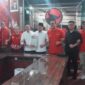 Ketua DPC PDI Perjuangan Kota Palembang Yulian Gunhar memberikan SK dukungan kepada Drs Ratu Dewa Msi dan Prima Salam sebagai Calon Walikota Palembang dan Wakil Walikota