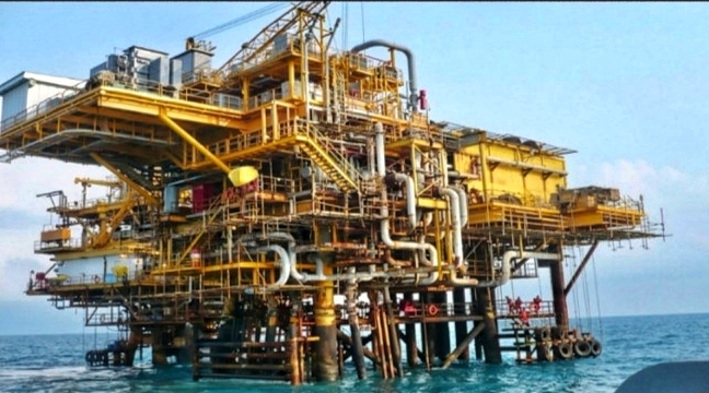  Fasilitas anjungan lepas pantai Intan B di area North Business Unit yang dikelola oleh PHE OSES. Platform Intan ini merupakan lokasi sumur yang berada di area paling utara dan dkembangkan sejak tahun 1990-an.